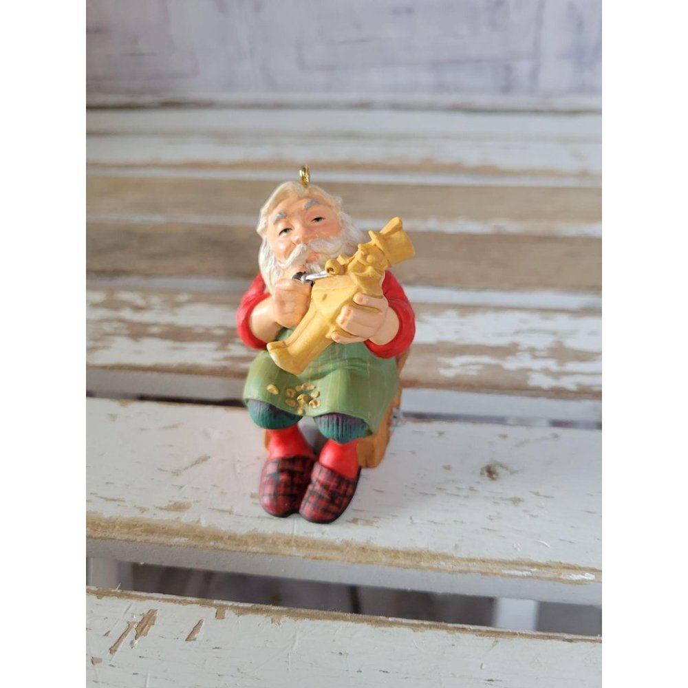 Hallmark Santa soldier toy making‎ 2001 ornament Xm